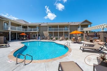 Zero entry saltwater swimming pool